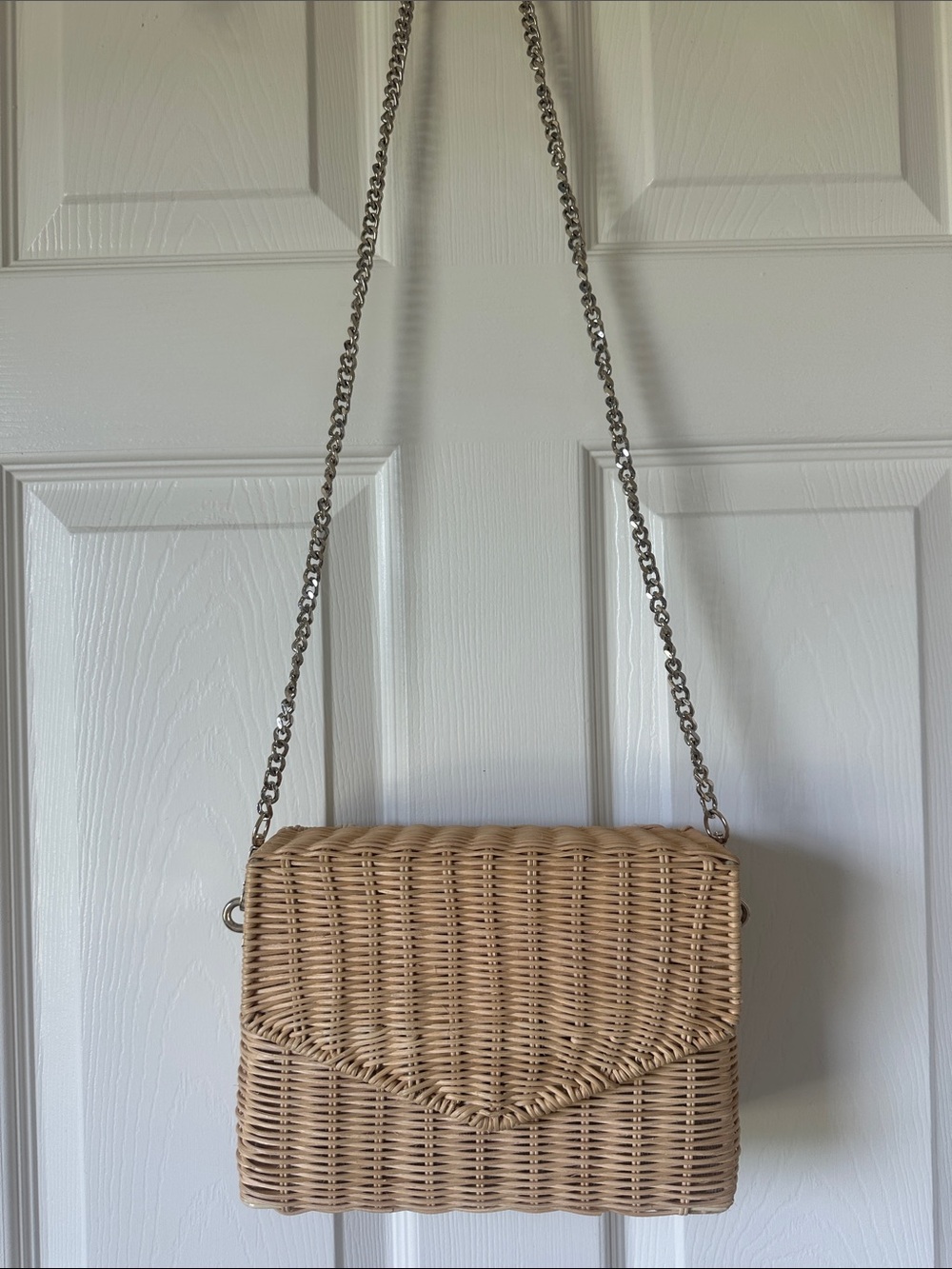 Zara Woven Straw Crossbody Bag with Chain Strap - Beige